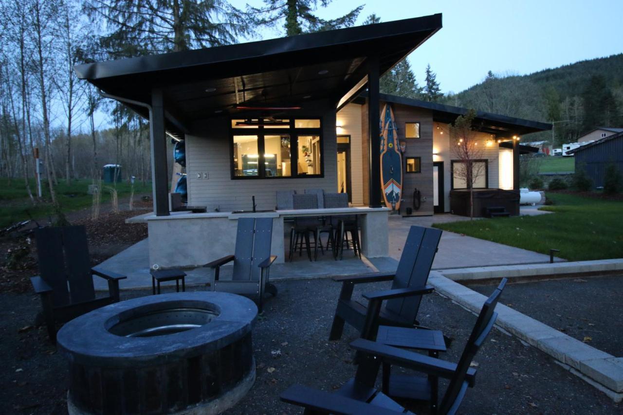 Luxe Lake Cabin Hot Tub Grill Firepit Ev Charger Onalaska Exterior foto